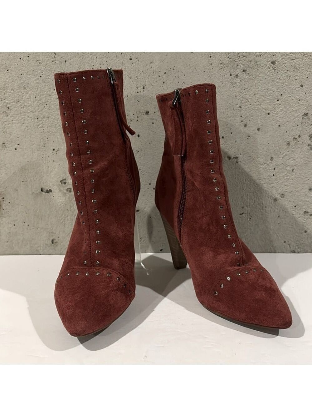 Universal Thread Chimney Red Ankle Booties with Sleek Design